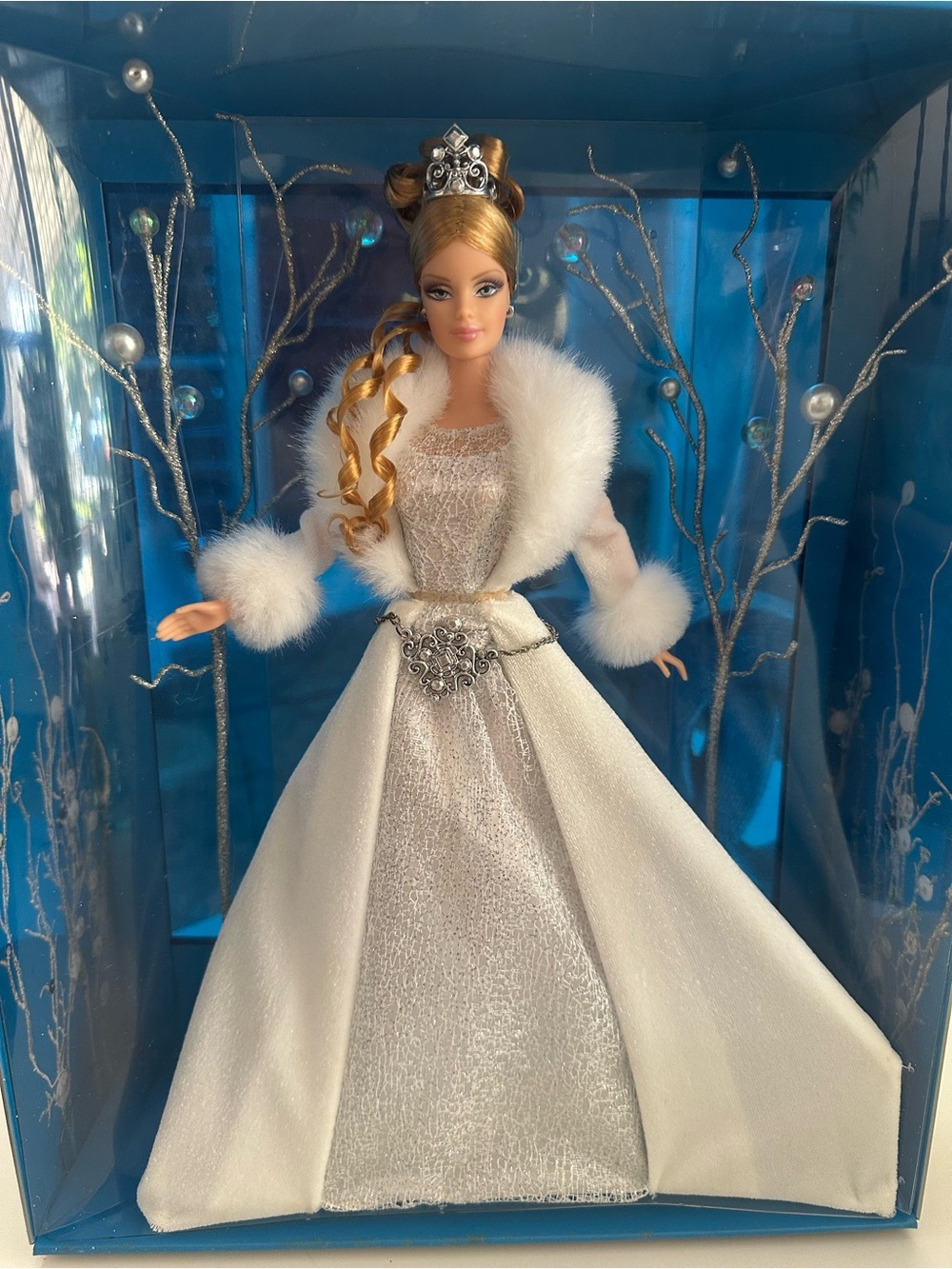 Barbie Collector – Elegant Winter Princess Doll 2003